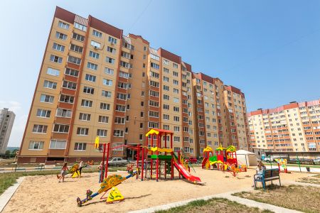Сданные дома и детская площадка в ЖК Лазурный в Воронеже