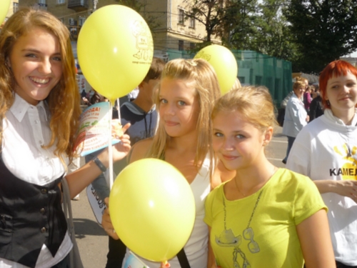 День города-2010 в Воронеже с газетой КАМЕЛОТ