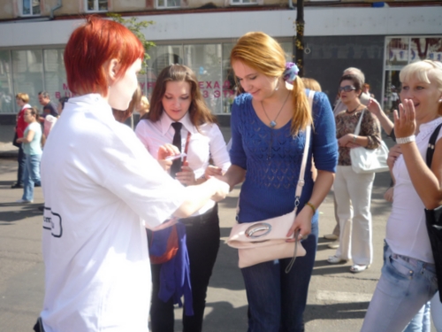 День города-2010 в Воронеже с газетой КАМЕЛОТ