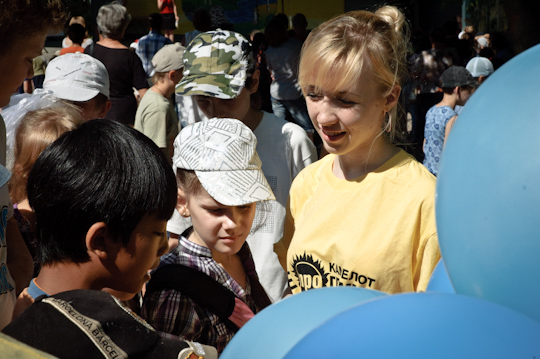 Первые участники конкурса читают стихи