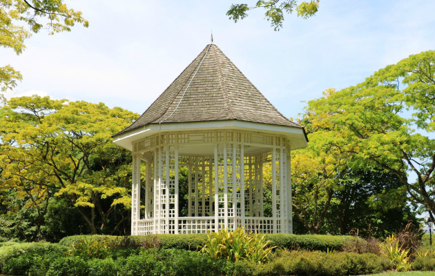 Полуоткрытая беседка 