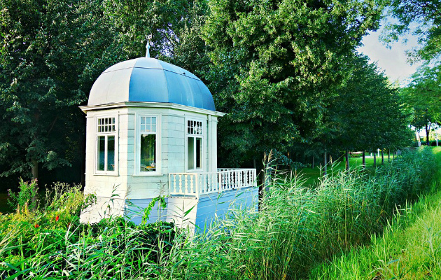 Закрытая беседка