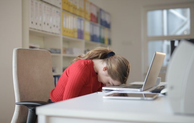 Нарушение прав сотрудников, условия работы, не отвечающие технике безопасности, переработки, напряженная атмосфера в компании - все это объективные причины для увольнения