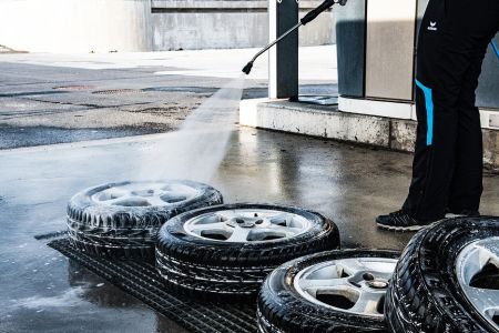 В хороших мастерских балансируют только чистые колеса