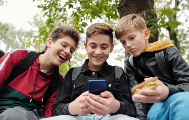 Детям подойдет смарфтон с 4-дюймовым экраном  