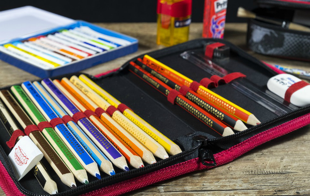 Узнайте, сколько стоят канцтовары для школы в готовых наборах и по отдельности, и решите, что для вас выгоднее.